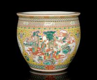 A LARGE FAMILLE ROSE FISH BOWL，19TH CENTURY