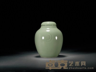 清道光 豆青釉日月盖罐 高21.4cm