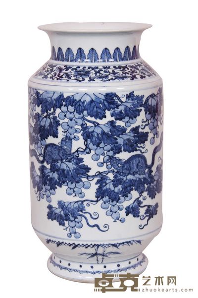 青花松鼠葡萄纹筒瓶 高:39cm
