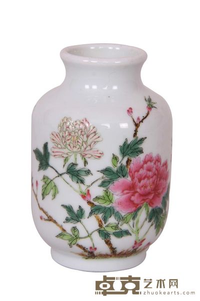 粉彩花鸟纹瓶
《大清乾隆年制》 高：10cm