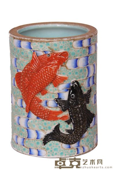 粉彩雕双鱼纹笔筒 高:12cm