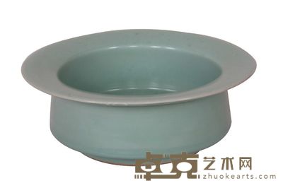 龙泉窑折沿洗 高:7.8cm
口径:22.5 cm
底径:13.5 cm