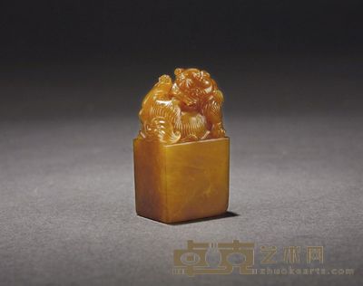 石癫作田黄狮钮章