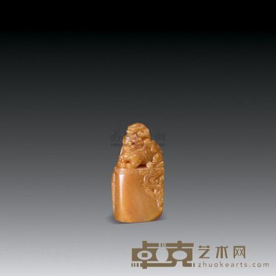 清 田黄狮龙纽珍赏章 长2.7cm;宽1.8cm;高5.8cm