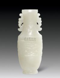 清中期 白玉雕饕餮纹小瓶