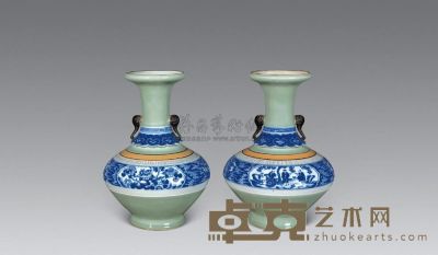 清中期 豆青青花象耳裙带瓶 （一对） 高37cm；36cm