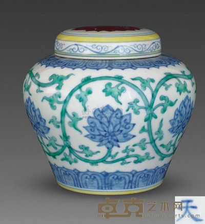 明成化 斗彩缠枝莲纹天字罐 高10.1cm；口6cm；底7cm