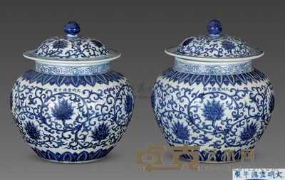 明宣德 青花缠枝莲纹盖罐 （一对） 高25.5cm；口14cm；底12.5cm