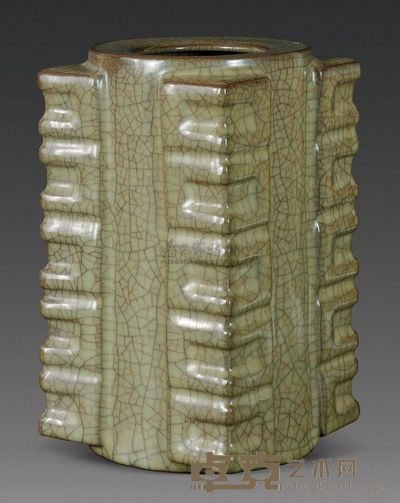 宋代 哥窑琮式瓶 高23.3cm；口12.6cm；底13.2cm