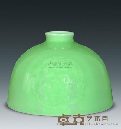 清代 豆青釉夔纹太白尊 高9cm；口3.5cm；底12.6cm