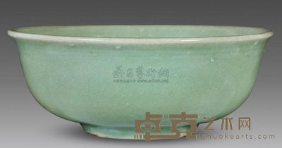 元代 粉青刻花碗 高6.5cm；口16.5cm；底6.8cm