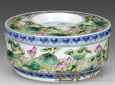 清代 粉彩莲池鸳鸯盖盒 高9.3cm；口18.7cm；底15.4cm