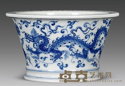 清代 青花龙穿花折沿敞口杯 高8cm；口14cm；底9.5cm