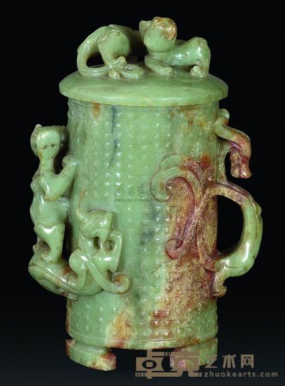 汉代 青玉螭纹卮 重1299g；高19.5cm；口8.5cm