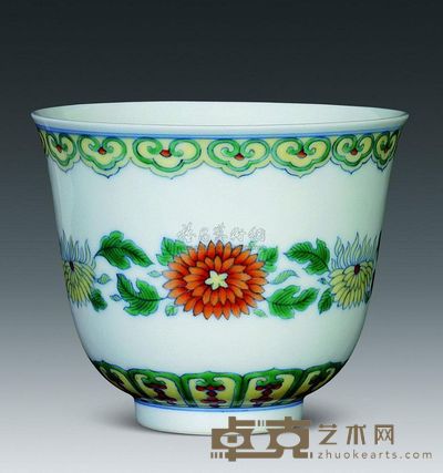 清代 斗彩菊纹杯 高9cm；口10.9cm；底5.2cm