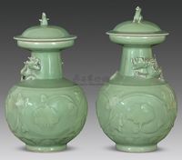宋代 龙泉梅子青釉浮雕花卉纹龙虎瓶 （一对）