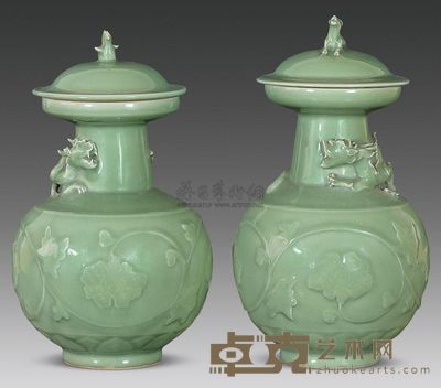 宋代 龙泉梅子青釉浮雕花卉纹龙虎瓶 （一对） 高36.5cm；口14cm；底10cm
