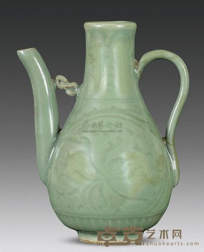 宋代 龙泉窑青釉刻花执壶 高14.8cm；口3.3cm；底4.3cm