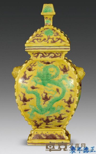 明正德 素三彩云龙纹出戟双耳尊 高31.3cm；口10cm；底9.8cm