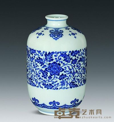 清代 青花缠枝莲纹灯笼瓶 高24.6cm；口5.7cm；底9.3cm