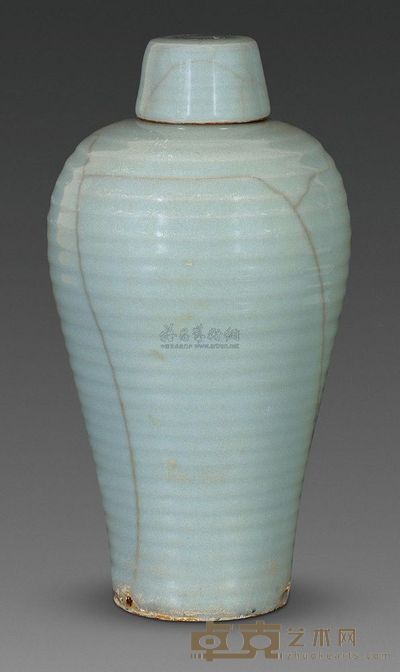 宋代 龙泉窑粉青釉弦纹带盖梅瓶 高23cm；口3.2cm；底7cm