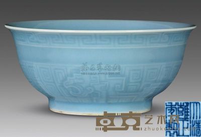 清雍正 天蓝釉夔纹碗 口15.2cm；底8.1cm；高6.8cm