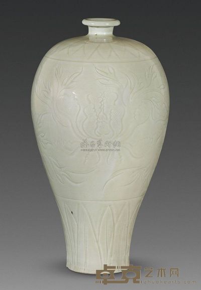 宋代 定窑白釉刻划花梅瓶 高27.5cm；口4cm；底7cm