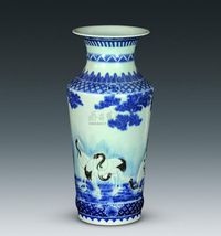 清代 青花加彩刻花松鹤延年撇口瓶