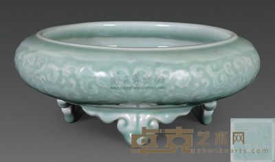 清道光 粉青釉刻花三足洗 高8.5cm；口14.5cm
