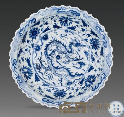 明宣德 青花龙纹菱口盘 高8.2cm；口44.5cm；底25.5cm