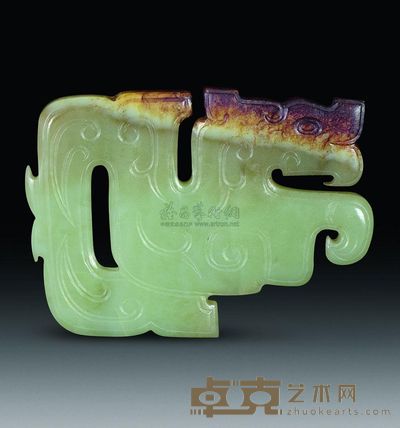 西周 青玉龙纹佩 长10cm；宽7.3cm；重137g
