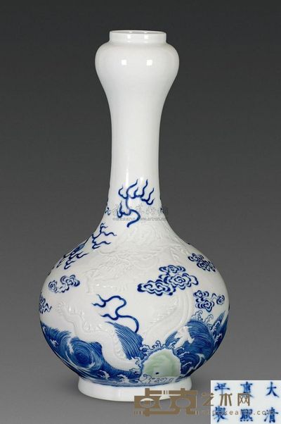 清康熙 豆青釉青花龙纹蒜头瓶 高39.5cm；口6.2cm；底12.5cm