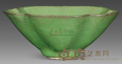 南宋 官窑花口斗笠碗 高6.2cm；口14.5cm；底3.8cm