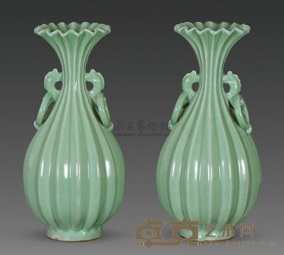 宋代 翡翠绿釉龙耳瓜棱瓶 （一对） 高34cm；口12cm；底9cm