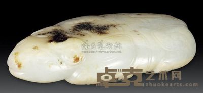 西周 随形白玉牛 重196g；长10.5cm