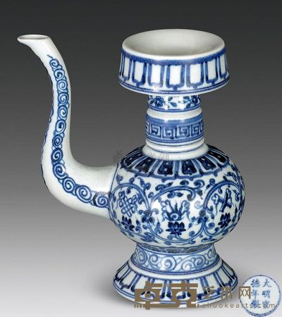 明宣德 青花杂宝纹贲巴壶 高20cm；口7.7cm；底9.7cm