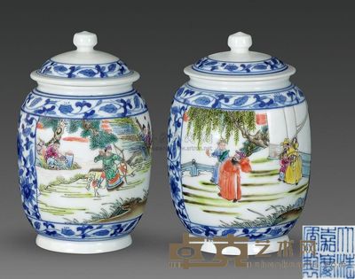 清嘉庆 青花开光粉彩官人游乐图盖瓶 （一对） 高12cm；口5.5cm；底5.5cm