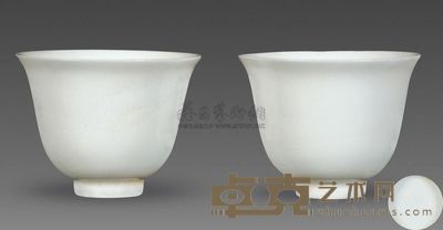 明永乐 甜白釉暗刻龙凤纹盅 （一对） 高5cm；口6.5cm；底2.2cm