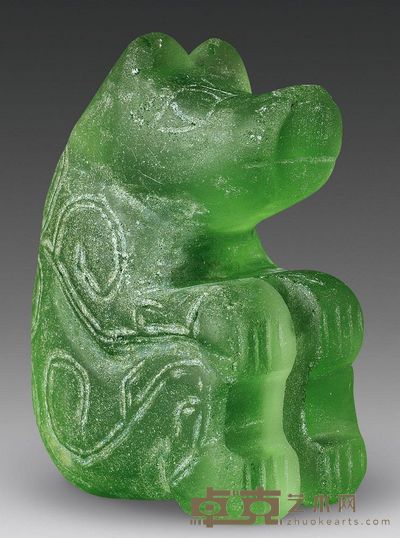 汉代 绿色琉璃坐熊坠 高4.6cm；重60g