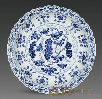 明永乐 青花葡萄纹花口盘 高6.5cm；口43cm；底26.5cm