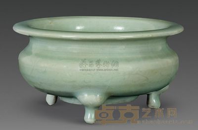 宋代 粉青三足炉 高7.9cm；口14.9cm；底6.6cm