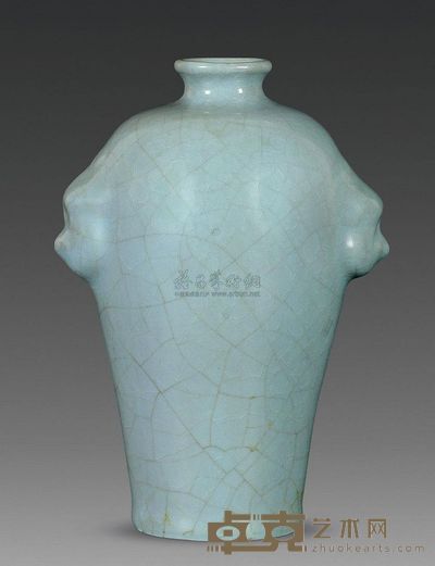 宋代 汝窑天蓝釉双耳瓶 高15.5cm；口3cm；底5.5cm
