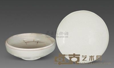 宋代 定窑白釉狮纹盖盒 高12.8cm；口23cm；底10.2cm