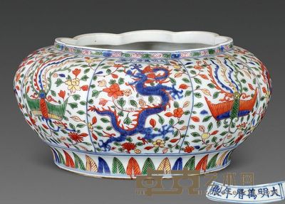 明万历 五彩龙凤纹花口罐 高17cm；口24.5cm；底24cm