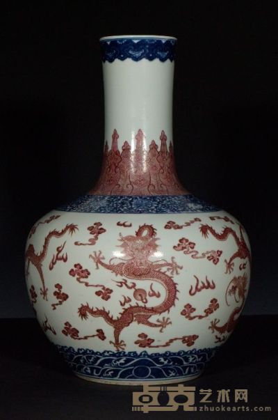 清晚期 青花胭脂红龙纹天球瓶 高48cm