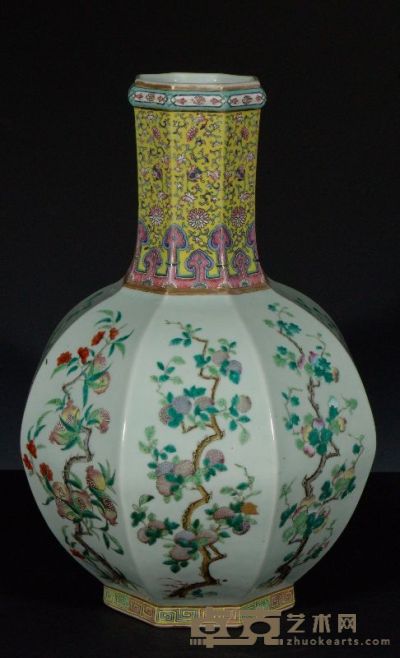清中期 粉彩“福寿”纹八棱式天球瓶 高51cm