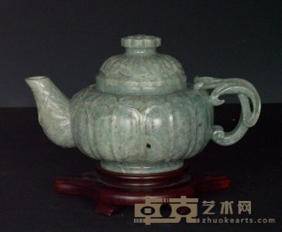 民国 翡翠雕西番莲纹茶壶 