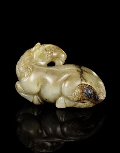 19TH CENTURY A MOTTLED JADE MODEL OF A RECUMBENT HORSE