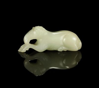 18TH CENTURY A SMALL CELADON JADE CARVING OF A HORSE