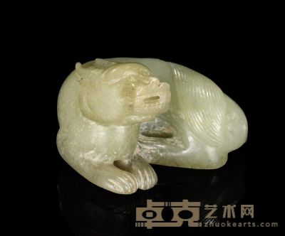 TANG DYNASTY A PALE CELADON JADE CARVING OF A MYTHICAL BEAST 长4.5cm